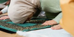كيفية إمامة المرأة للنساء في الصلاة