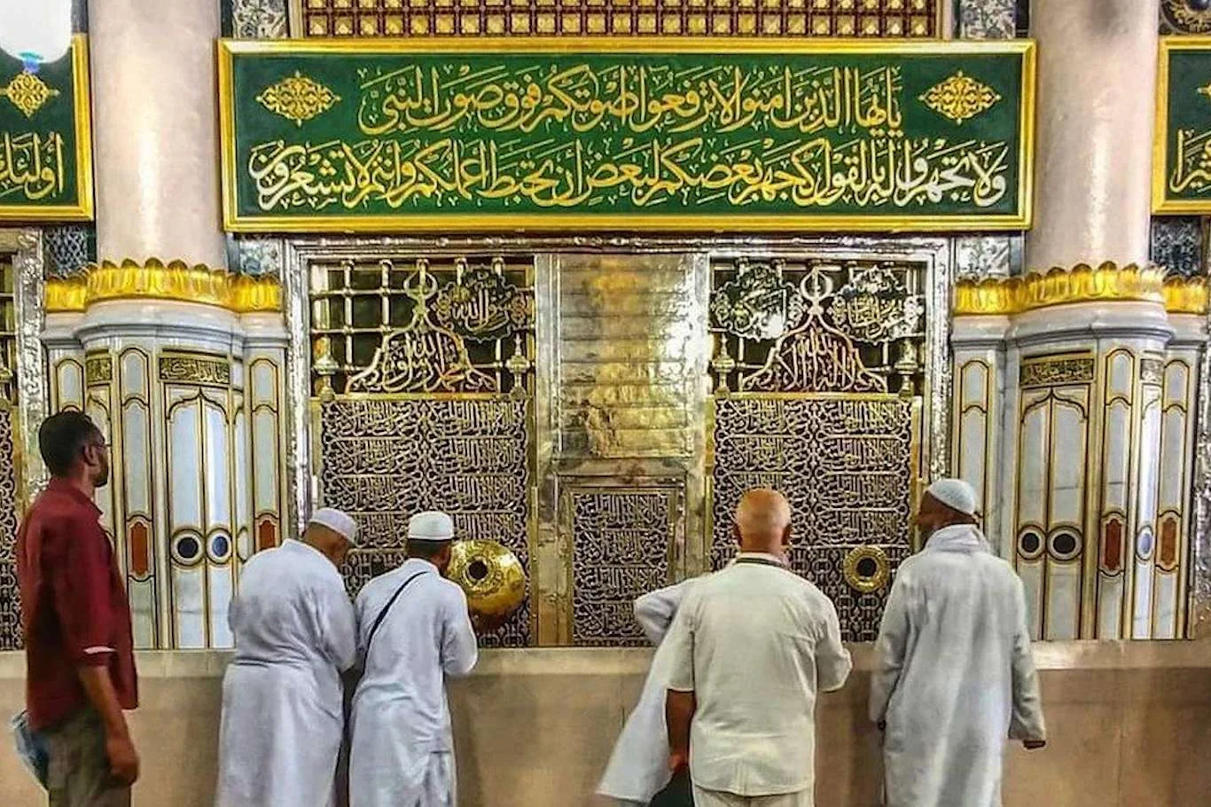 ما يقال عند زيارة قبر الرسول