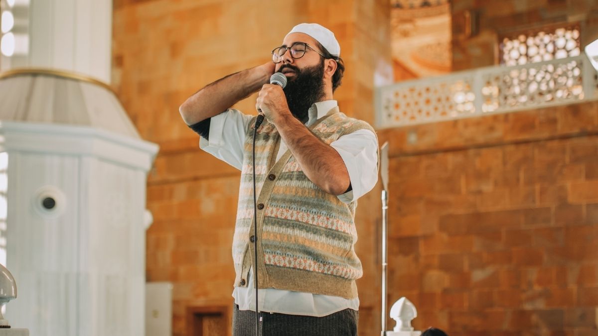 حكم الأذان بعد خروج الوقت