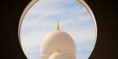 التحدث في المسجد