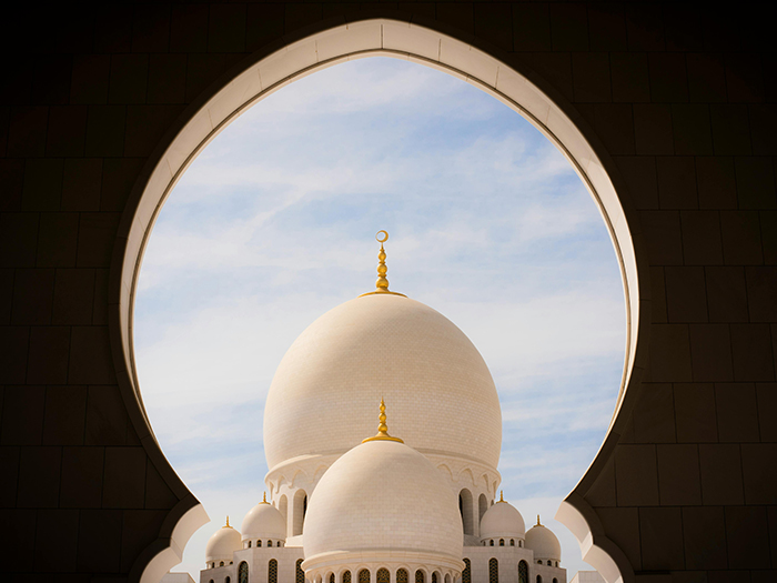 التحدث في المسجد