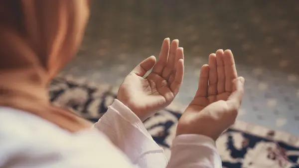 فضل الدعاء بين الأذان والإقامة