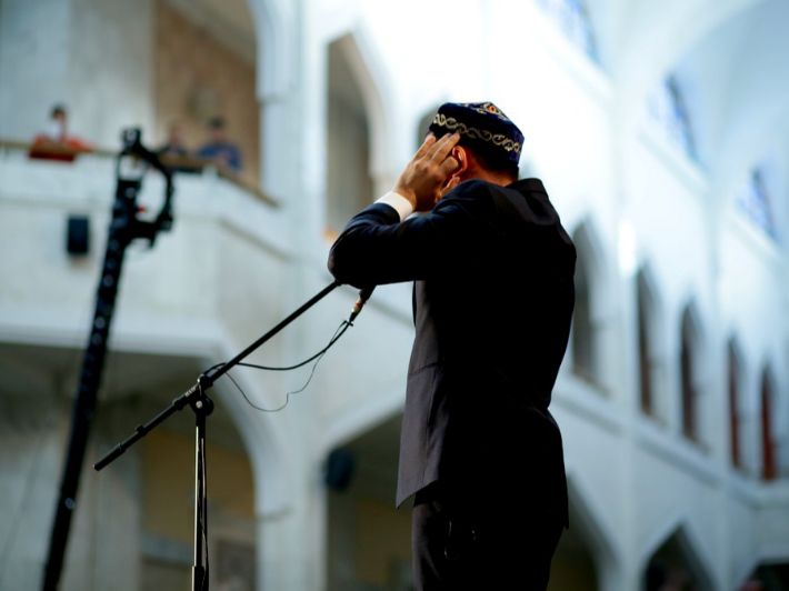 حكم إقامة الصلاة لغير المؤذن