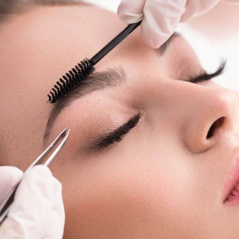 ما حكم تشقير الحواجب