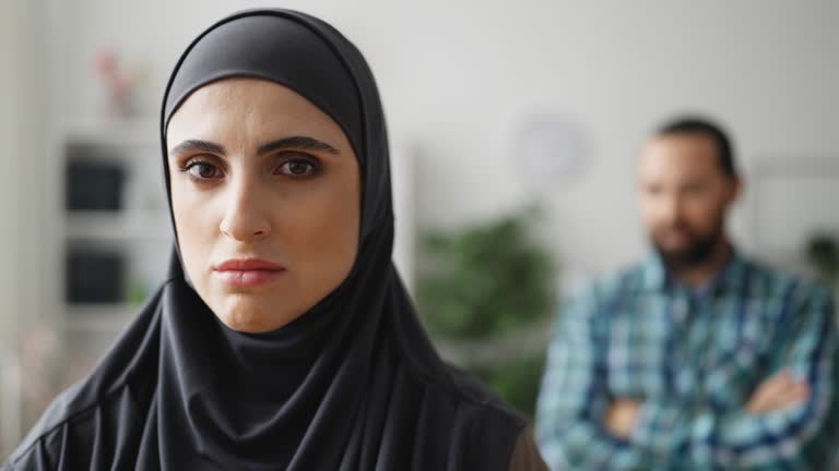 حكم شتم الزوج لزوجته