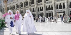 حكم لبس الحذاء في العمرة للنساء