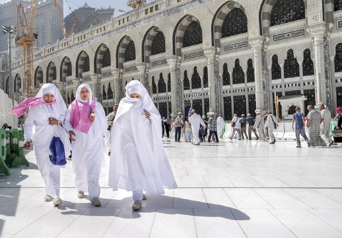 حكم لبس الحذاء في العمرة للنساء