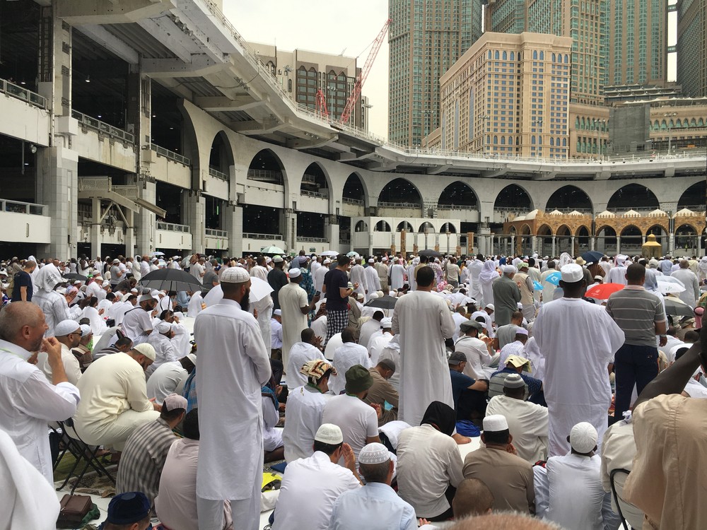 وأن تعتمر خير لك